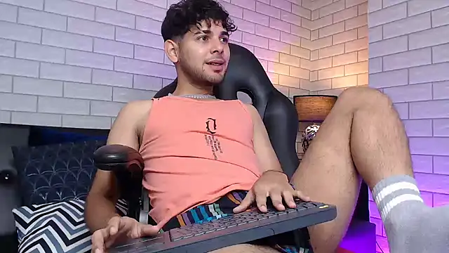 Snapshot of Samir_bear chatting on 03/08/25, 12:30 Samir bear online show from 03/08/25, 12:30