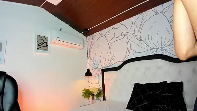 Samir bear online show from 11/08/25, 02:34