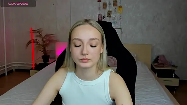 Cheryl  Brown online show from 03/11/25, 01:05