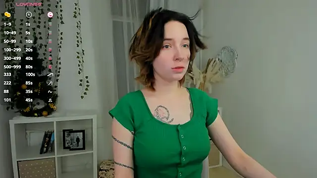 Snapshot of lilithlunna chatting on 12/30/24, 11:28 lilithlunna online show from 12/30/24, 11:28