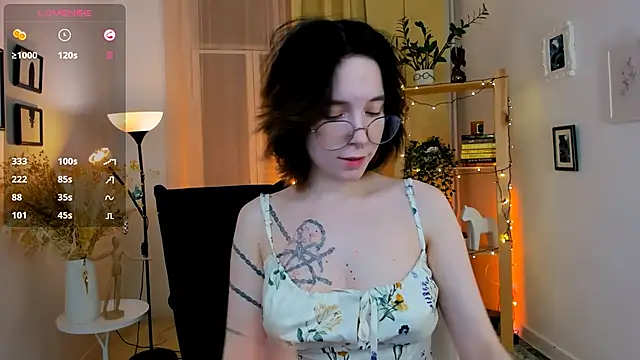 Snapshot of lilithlunna chatting on 01/11/25, 04:27 lilithlunna online show from 01/11/25, 04:27