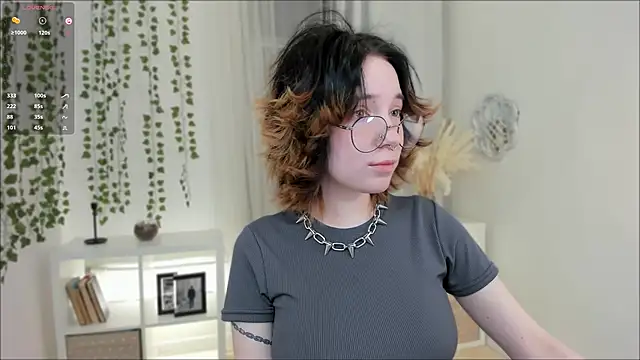 Snapshot of lilithlunna chatting on 01/14/25, 05:34 lilithlunna online show from 01/14/25, 05:34