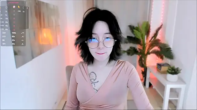 Snapshot of lilithlunna chatting on 01/31/25, 10:10 lilithlunna online show from 01/31/25, 10:10