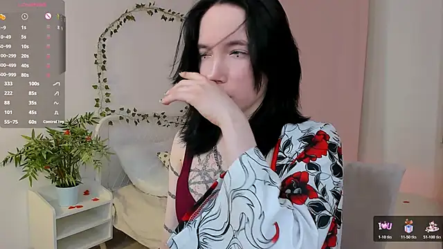 Snapshot of lilithlunna chatting on 10/19/25, 10:21 lilithlunna online show from 10/19/25, 10:21