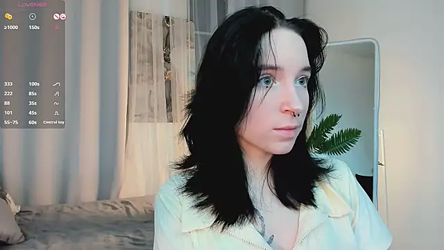 Snapshot of lilithlunna chatting on 11/13/25, 12:59 lilithlunna online show from 11/13/25, 12:59