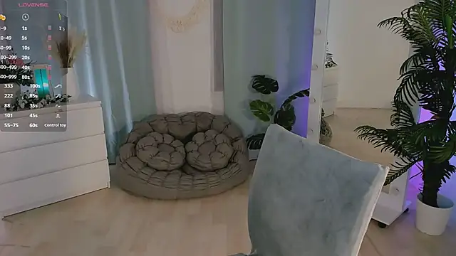 Snapshot of lilithlunna chatting on 11/15/25, 06:15 lilithlunna online show from 11/15/25, 06:15