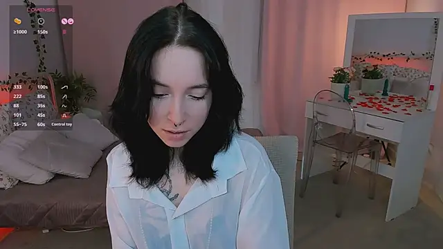 Snapshot of lilithlunna chatting on 12/04/25, 12:47 lilithlunna online show from 12/04/25, 12:47