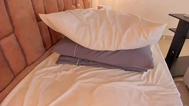 Snapshot of victoriaroyce1 chatting on 03/08/25, 04:50 victoriaroyce1 online show from 03/08/25, 04:50