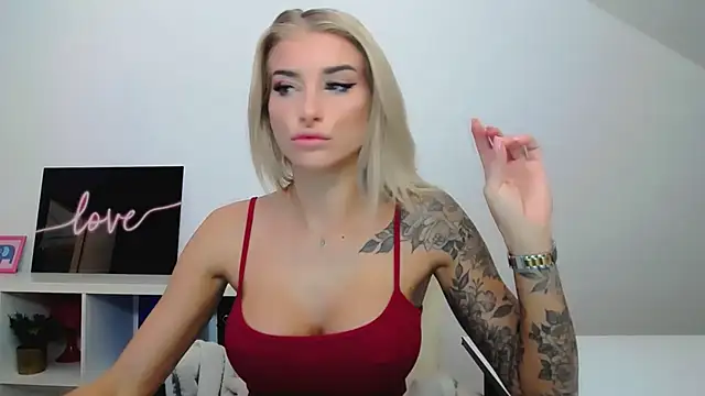 Lia Benini online show from 02/23/25, 01:10