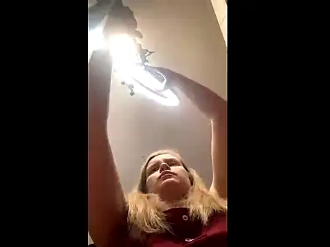 Snapshot of Sweet_white_chocolate chatting on 01/12/25, 07:10 Sweet white chocolate online show from 01/12/25, 07:10