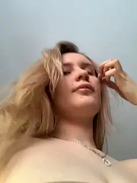 Snapshot of Sweet_white_chocolate chatting on 02/19/25, 05:27 Sweet white chocolate online show from 02/19/25, 05:27