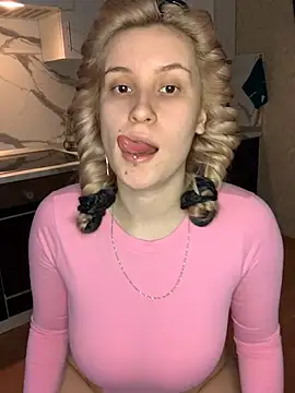 Snapshot of Sweet_white_chocolate chatting on 03/10/25, 05:33 Sweet white chocolate online show from 03/10/25, 05:33