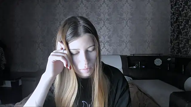 Snapshot of Agnes_Allenn chatting on 10/13/25, 10:59 Agnes Allenn online show from 10/13/25, 10:59