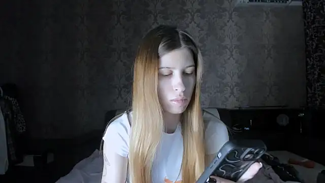 Snapshot of Agnes_Allenn chatting on 11/27/25, 10:28 Agnes Allenn online show from 11/27/25, 10:28