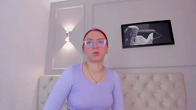 Snapshot of anniemartinezz chatting on 02/13/25, 12:32 anniemartinezz online show from 02/13/25, 12:32