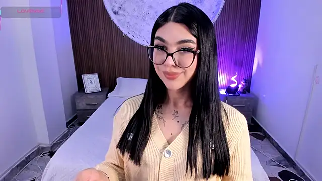 RoseCassie online show from 12/19/25, 01:40