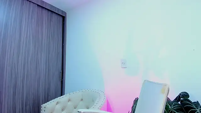 Sara Leblanc online show from 10/28/25, 04:20