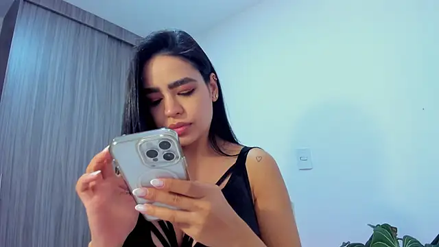 Sara Leblanc online show from 11/11/25, 04:07