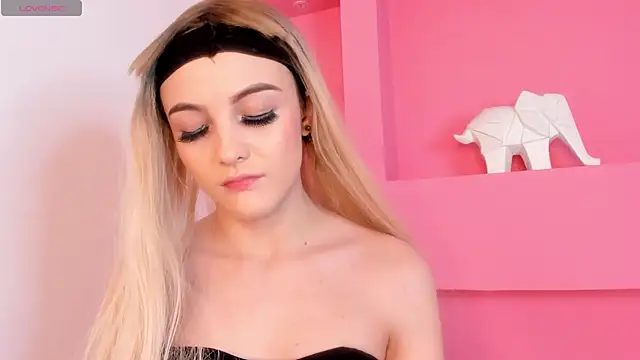 Snapshot of KendalPrince chatting on 10/12/25, 06:23 KendalPrince online show from 10/12/25, 06:23