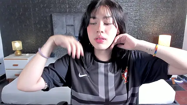 Snapshot of Lily_Woodz chatting on 03/18/25, 06:37 Lily Woodz online show from 03/18/25, 06:37
