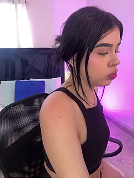 Lily Woodz online show from 05/06/26, 07:41