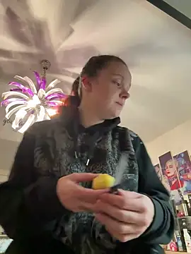 Snapshot of milabandolero chatting on 12/27/24, 06:20 milabandolero online show from 12/27/24, 06:20