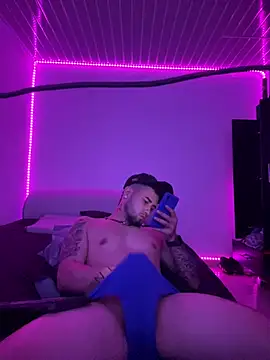 Snapshot of miia-liiam chatting on 01/16/25, 08:33 miia-liiam online show from 01/16/25, 08:33