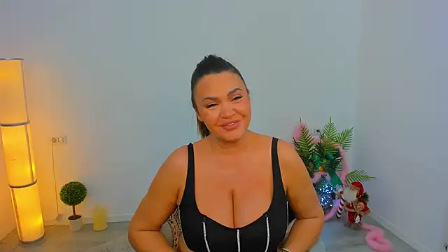 Snapshot of Aileen_Stone chatting on 12/02/25, 05:41 Aileen Stone online show from 12/02/25, 05:41