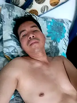 Snapshot of bisexual0007 chatting on 12/17/25, 12:11 bisexual0007 online show from 12/17/25, 12:11