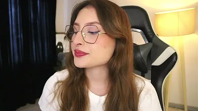 Daisha Riley online show from 11/19/25, 03:12