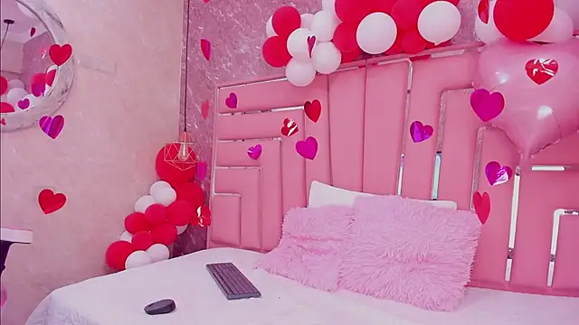 SEXY HOTTIE   online show from 02/25/25, 12:45