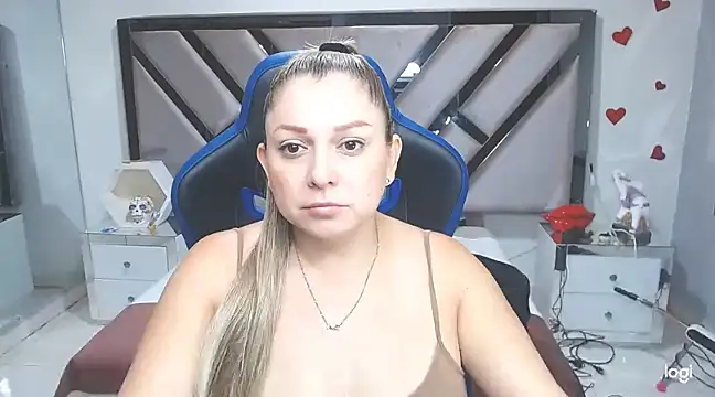 Snapshot of natalia5560 chatting on 01/21/25, 01:32 natalia5560 online show from 01/21/25, 01:32