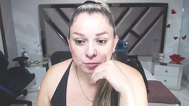 Snapshot of natalia5560 chatting on 02/17/25, 02:04 natalia5560 online show from 02/17/25, 02:04