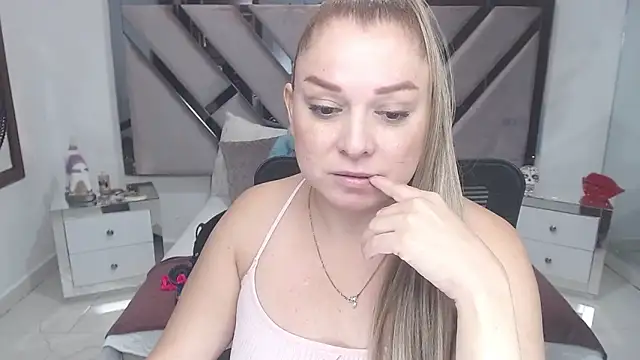 Snapshot of natalia5560 chatting on 03/11/25, 02:51 natalia5560 online show from 03/11/25, 02:51