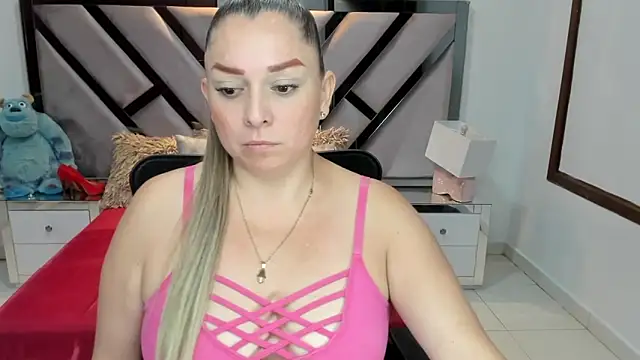 Snapshot of natalia5560 chatting on 09/09/25, 12:37 natalia5560 online show from 09/09/25, 12:37