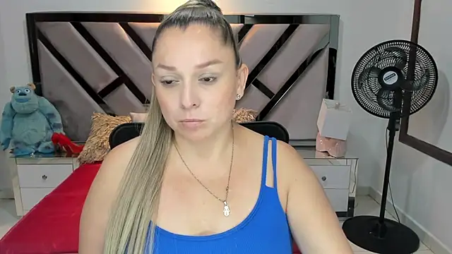 Snapshot of natalia5560 chatting on 09/14/25, 12:37 natalia5560 online show from 09/14/25, 12:37