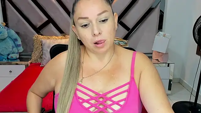 Snapshot of natalia5560 chatting on 09/15/25, 12:16 natalia5560 online show from 09/15/25, 12:16