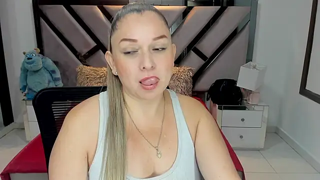 Snapshot of natalia5560 chatting on 09/17/25, 12:51 natalia5560 online show from 09/17/25, 12:51