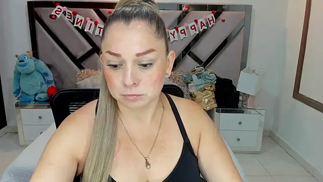 Snapshot of natalia5560 chatting on 09/24/25, 01:03 natalia5560 online show from 09/24/25, 01:03