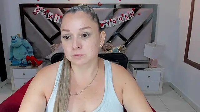 Snapshot of natalia5560 chatting on 10/02/25, 12:45 natalia5560 online show from 10/02/25, 12:45