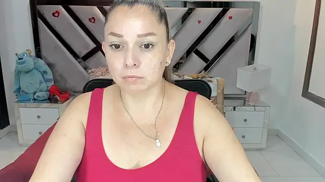 Snapshot of natalia5560 chatting on 10/06/25, 12:35 natalia5560 online show from 10/06/25, 12:35