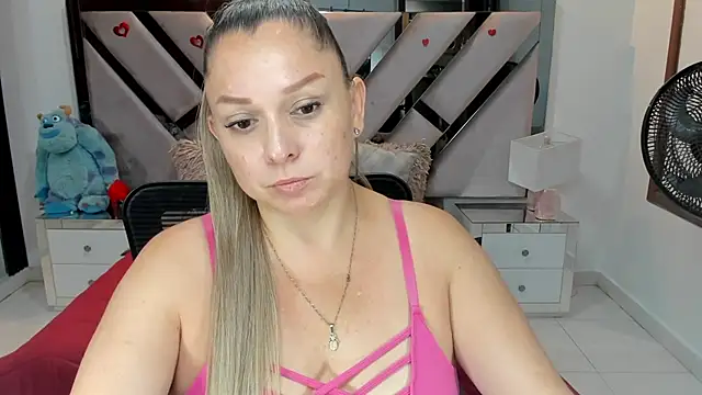 Snapshot of natalia5560 chatting on 10/08/25, 12:58 natalia5560 online show from 10/08/25, 12:58