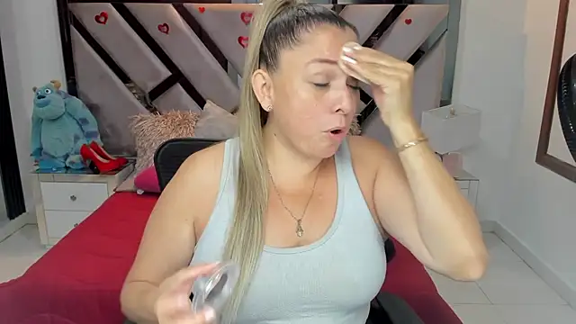 Snapshot of natalia5560 chatting on 10/14/25, 01:12 natalia5560 online show from 10/14/25, 01:12