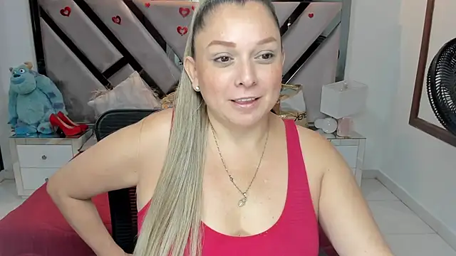 Snapshot of natalia5560 chatting on 10/15/25, 01:00 natalia5560 online show from 10/15/25, 01:00