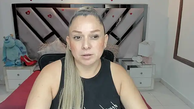 Snapshot of natalia5560 chatting on 10/18/25, 02:07 natalia5560 online show from 10/18/25, 02:07