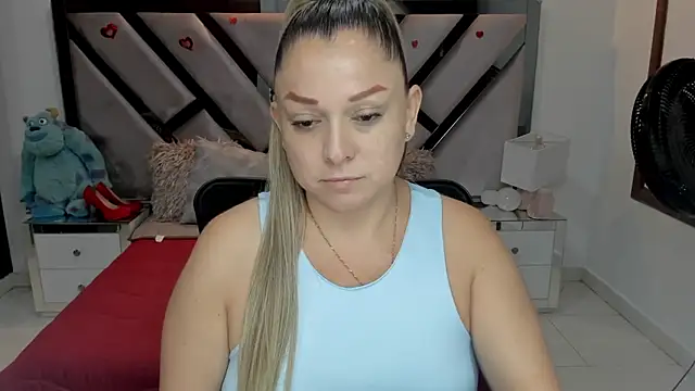 Snapshot of natalia5560 chatting on 10/21/25, 12:39 natalia5560 online show from 10/21/25, 12:39