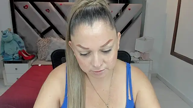 Snapshot of natalia5560 chatting on 10/22/25, 01:00 natalia5560 online show from 10/22/25, 01:00