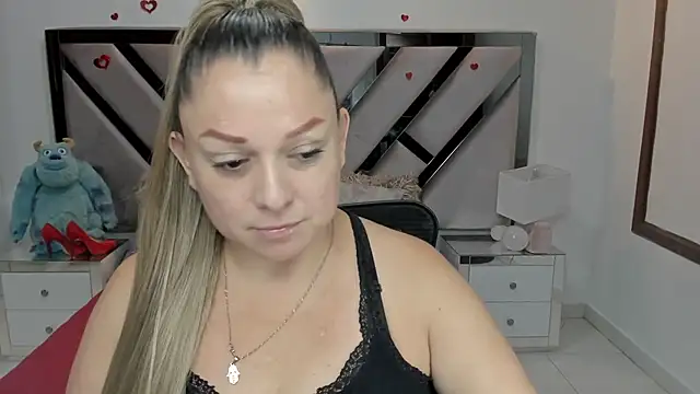 Snapshot of natalia5560 chatting on 10/26/25, 01:06 natalia5560 online show from 10/26/25, 01:06