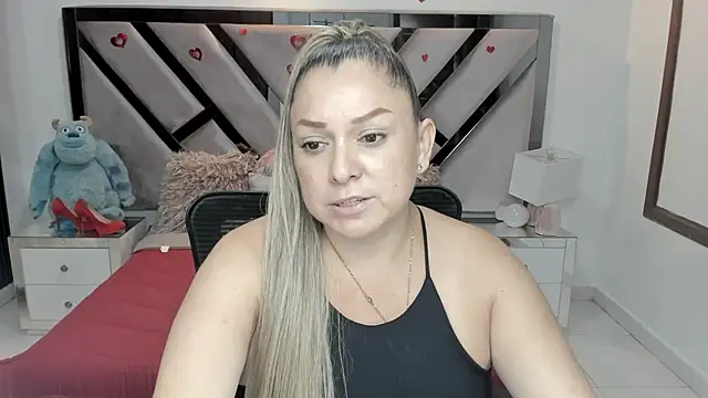 Snapshot of natalia5560 chatting on 11/01/25, 01:24 natalia5560 online show from 11/01/25, 01:24