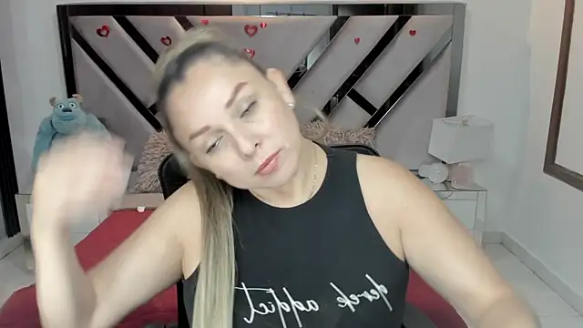 Snapshot of natalia5560 chatting on 11/04/25, 01:21 natalia5560 online show from 11/04/25, 01:21